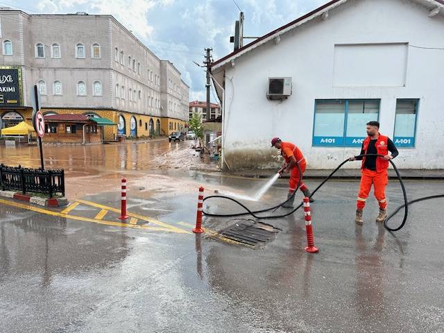Bartın’daki sel felaketi havadan görüntülendi. Yardıma Mehmetçik koştu 6